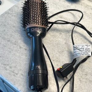 GEM Black Hair Dryer Brush